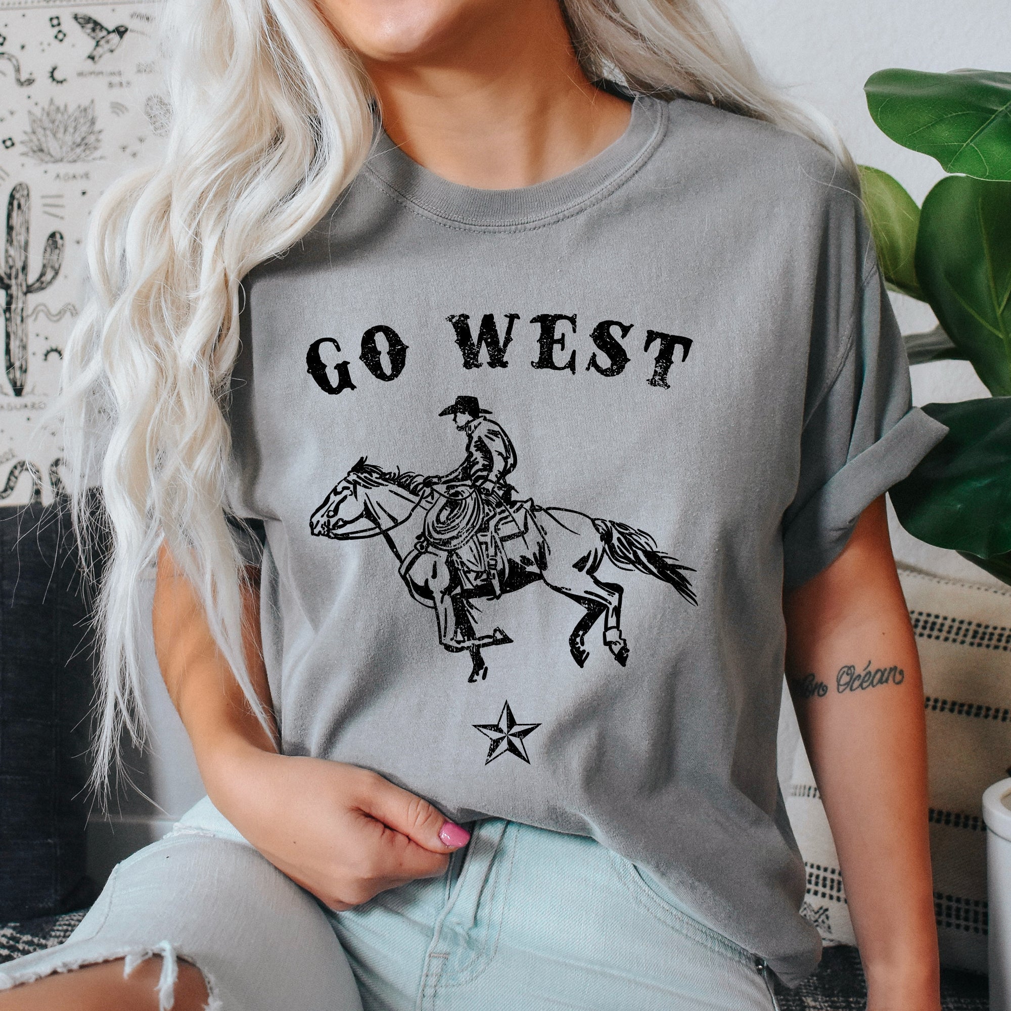 Go West Cowboy Horse Western Retro Vintage Cowboy Style Heritage Edition Comfort Colors Tee